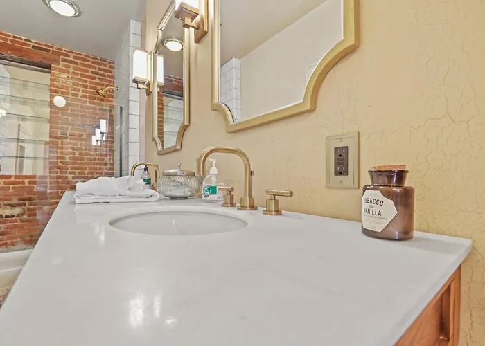Spacious Historic 8-bedroom Manor In Short North - Perfect For Large Groups Сasa de vacaciones Columbus