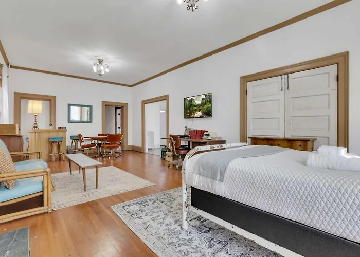 Сasa de vacaciones Spacious Historic 8-bedroom Manor In Short North - Perfect For Large Groups