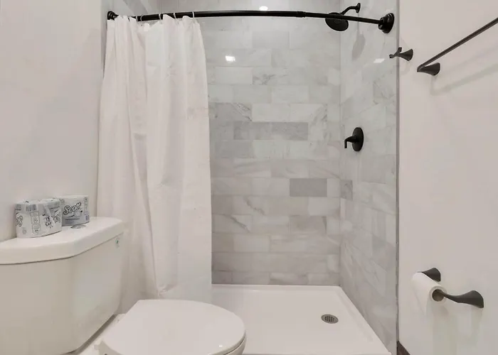 Spacious Historic 8-bedroom Manor In Short North - Perfect For Large Groups